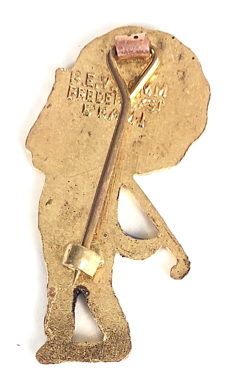 Robertsons 1970s Golly golfer advertising badge R.E.V.Gomm