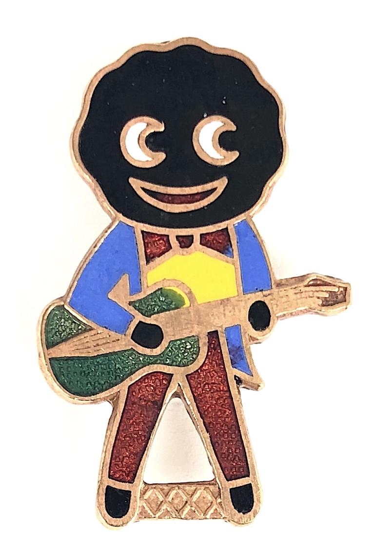 Robertsons 1970s Golly guitarist advertising badge R.E.V.Gomm