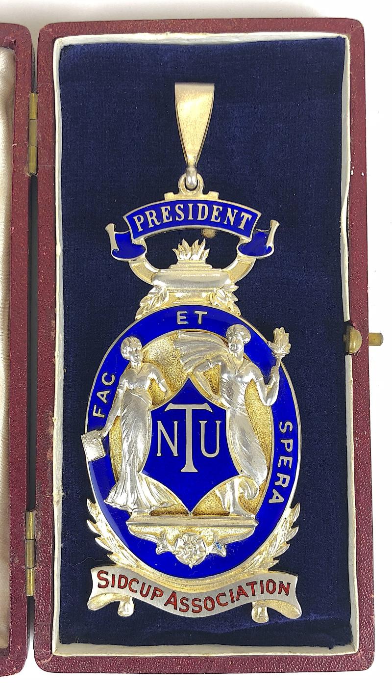 National Union of Teachers Sidcup Association 1936 Silver Gilt President Badge