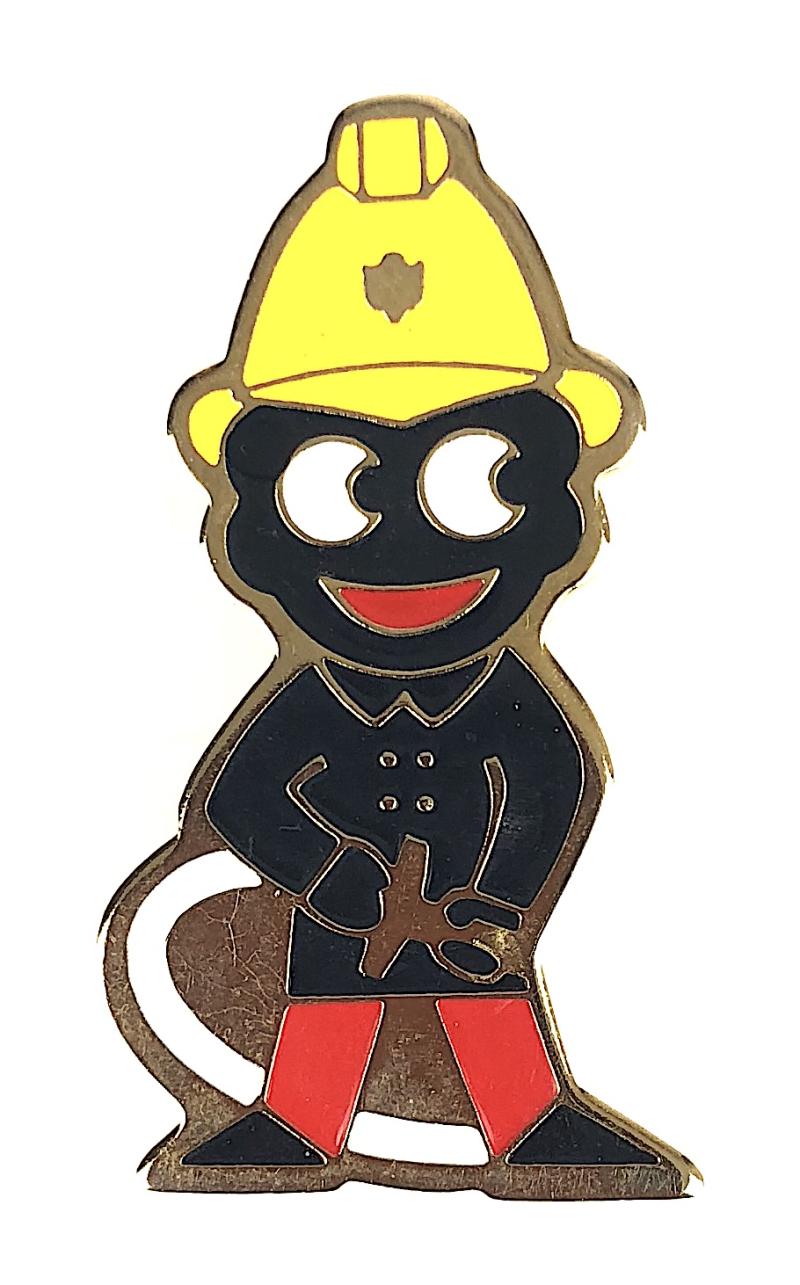 Robertsons 1980 Golly Fireman advertising badge short hose nozzle