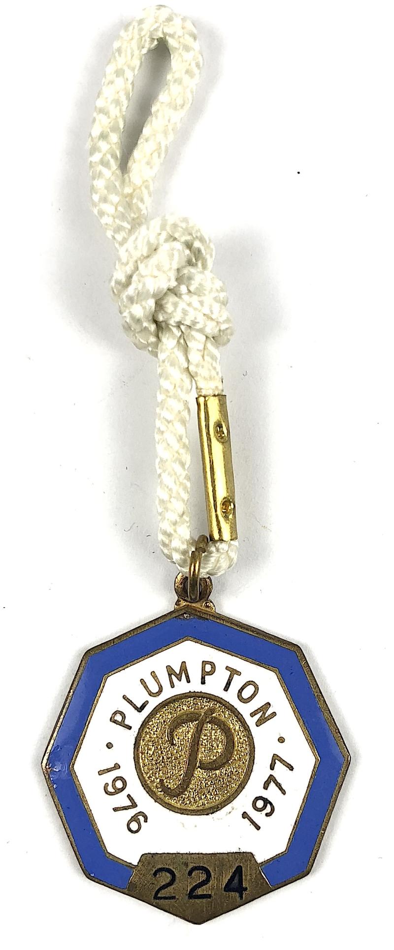 1976 -1977 Plumpton Racecourse horse racing club badge East Sussex