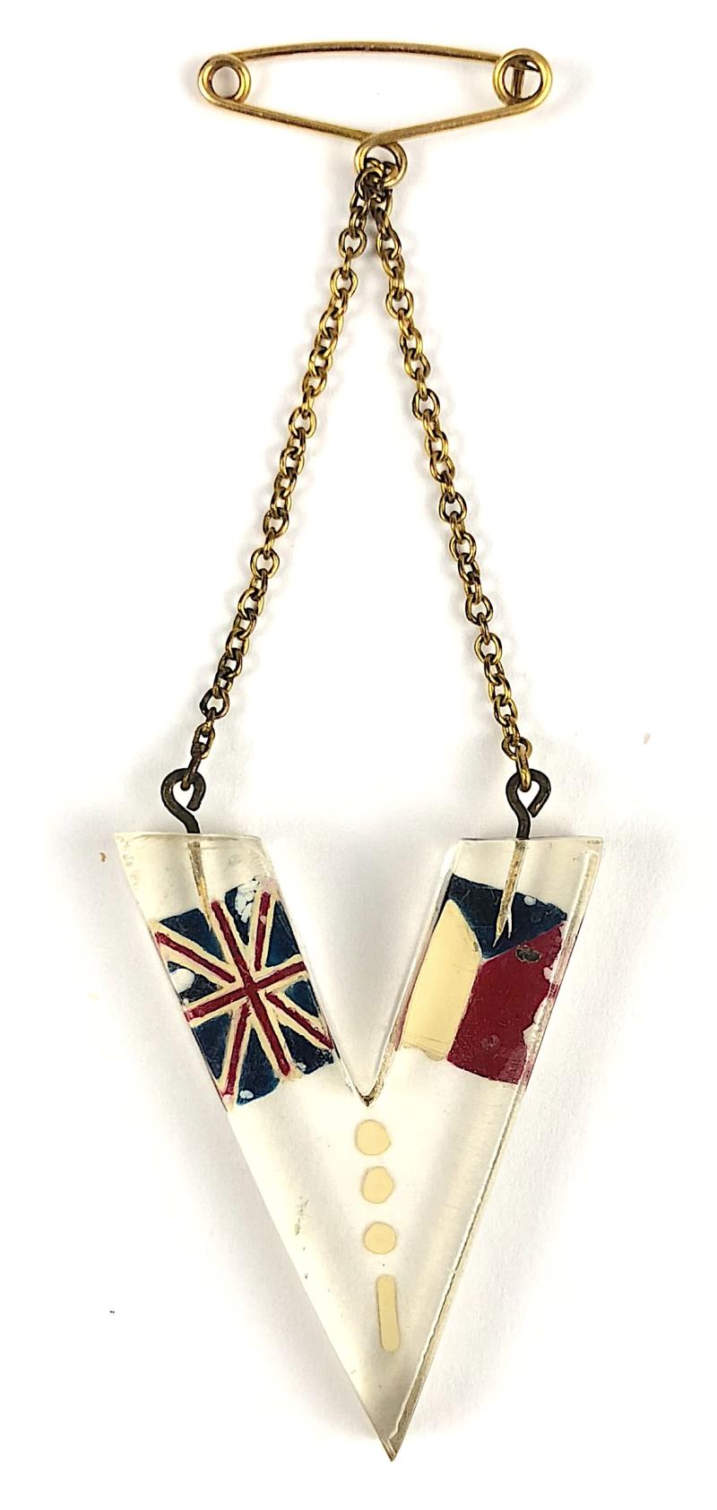 WW2 Churchills V For Victory United Flags Perspex Badge
