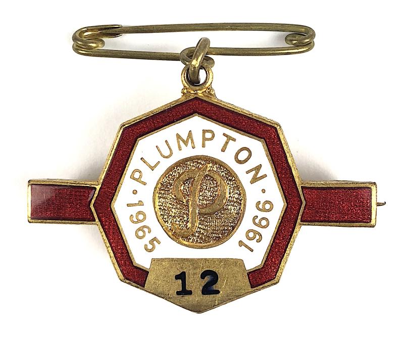 1965 - 1966 Plumpton Racecourse horse racing club pin badge