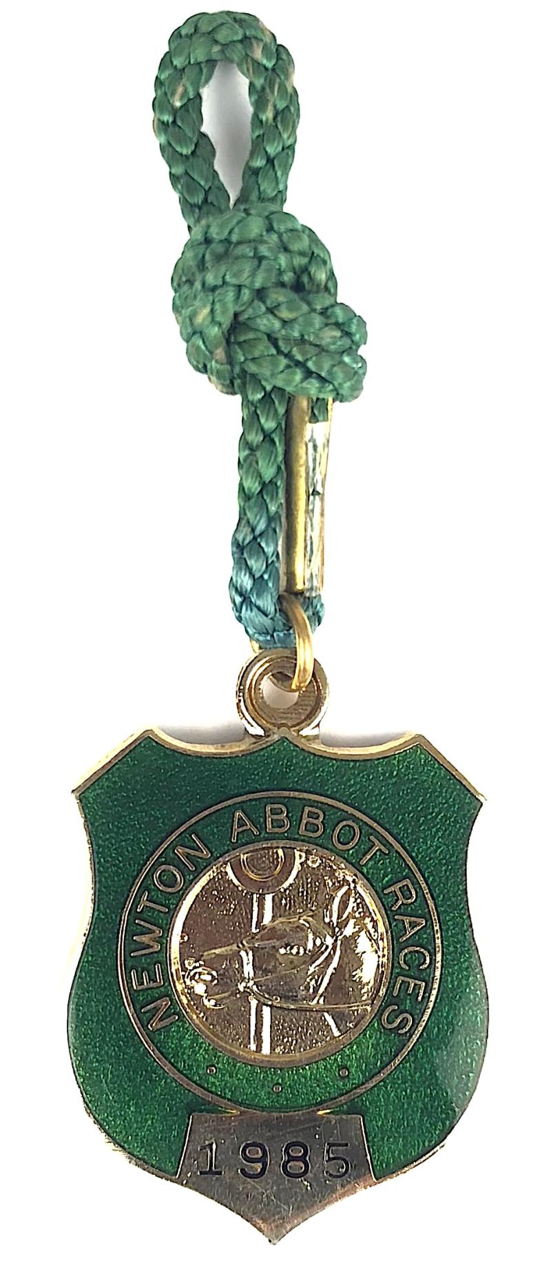 1985 Newton Abbot Races gentlemans horse racing club badge