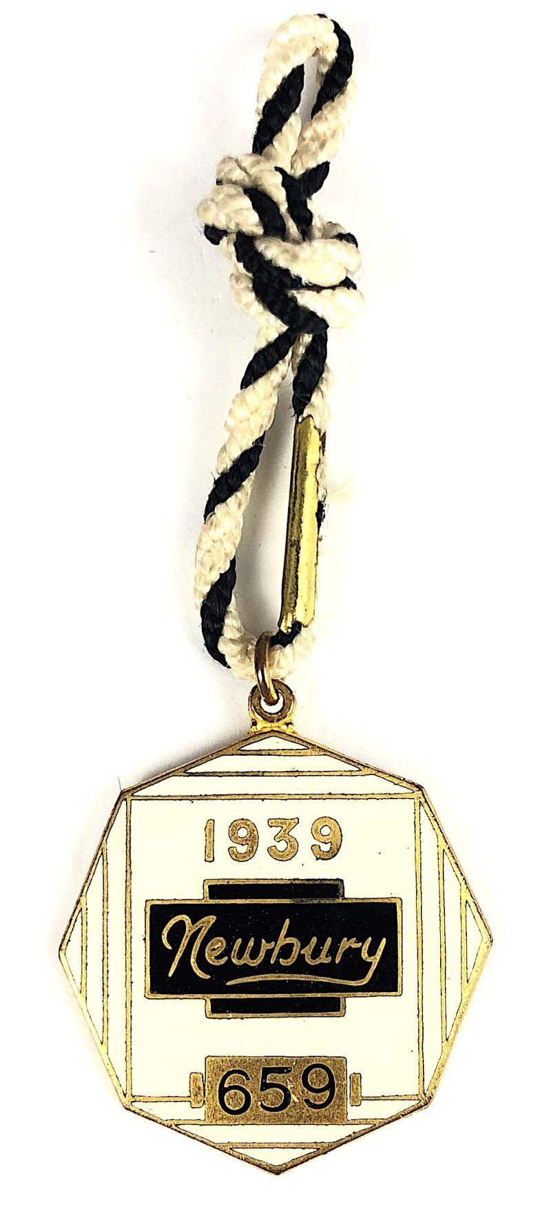 1939 Newbury Racecourse gentlemans horse racing club badge