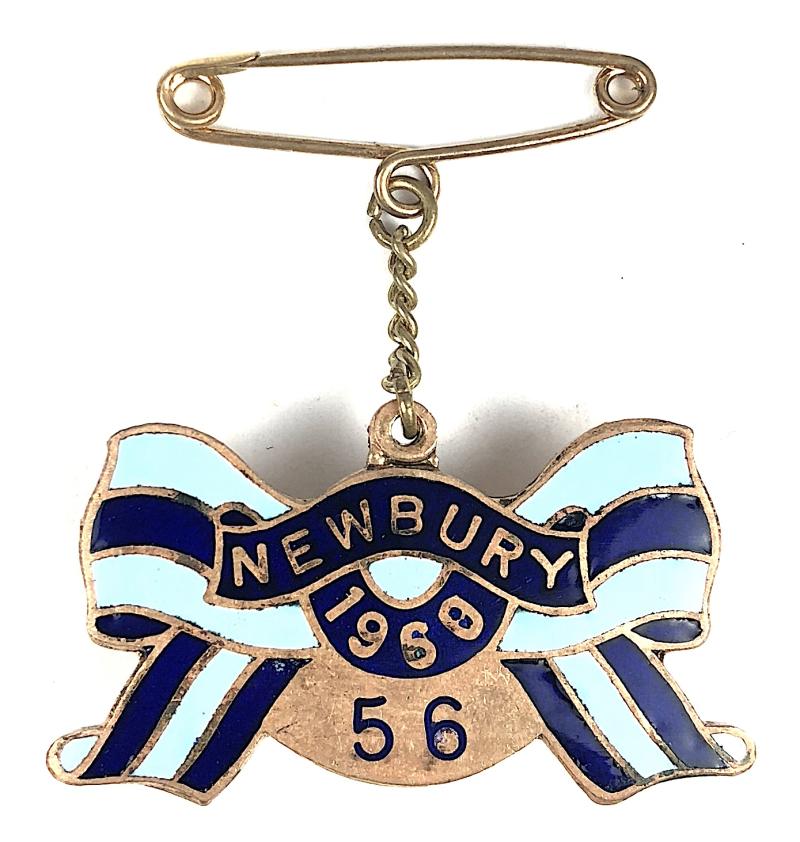 1960 Newbury Race Club horse racing club ladies pin badge